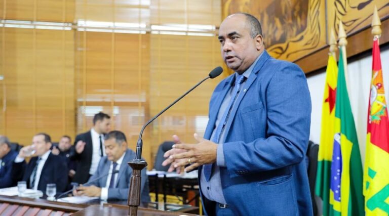 Deputado Clodoaldo Rodrigues comemora entrega da Sala de Infusão de Quimioterapia para pacientes do Juruá