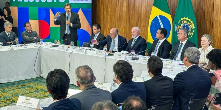 lula-entrega-projeto-de-isencao-de-ir-para-quem-ganha-ate-r$-5-mil