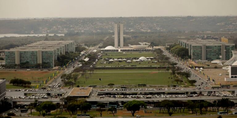 reajuste-de-servidores-federais-sera-pago-em-maio,-garante-governo