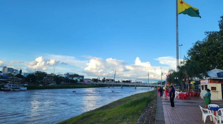 Rio Acre recua mais de meio metro em 24h e deve sair da cota de transbordo ainda hoje