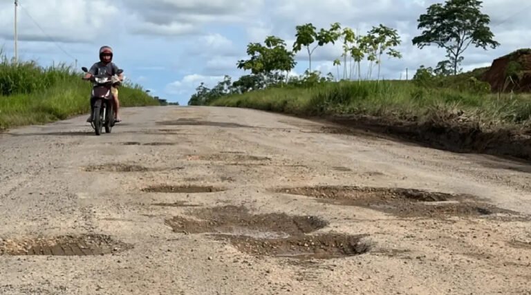 BR-364 vira tapete de buracos, erosões e declives entre Rio Branco e Cruzeiro do Sul