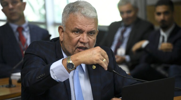 Petecão garante pagamento de R$ 1,8 milhão para melhorias em hospitais do Acre