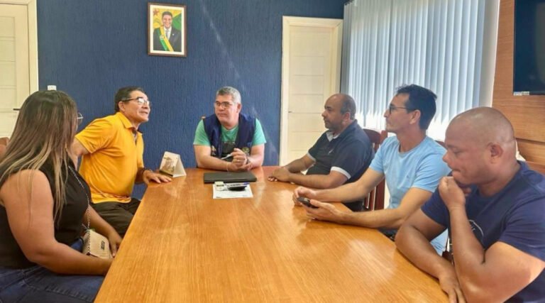 Deputado Clodoaldo Rodrigues busca melhorias para ramais em reunião com Deracre em Cruzeiro do Sul