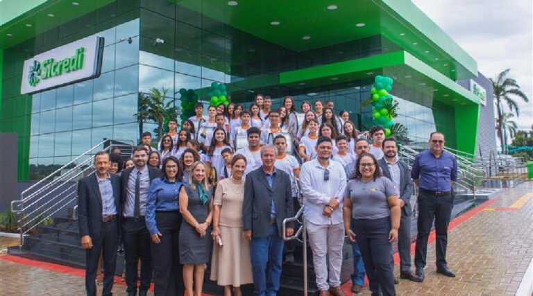 Sicredi inaugura novas instalações da agência de Araputanga no Mato Grosso.