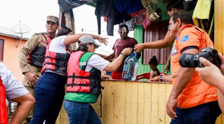 Vice-governadora Mailza visita Cruzeiro do Sul e reforça ações humanitárias às vítimas das cheias