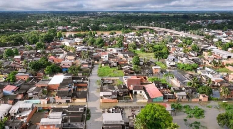 FOTOS: Rio Acre se aproxima dos 16 metros e mais de 800 pessoas já tiveram que deixar suas casas em Rio Branco