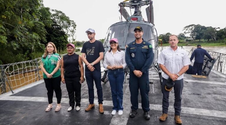 Em Porto Acre, vice-governadora Mailza visita navio-hospital da Marinha, agradece apoio e reforça parceria do Estado