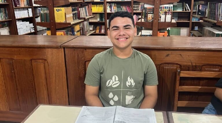 “Vou estudar muito para representar Cruzeiro do Sul e mostrar que temos voz”, diz estudante que foi selecionado em primeiro lugar para projeto nacional