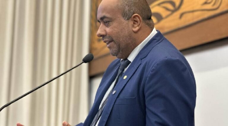 Clodoaldo Rodrigues cobra soluções para melhorias nos ramais durante sessão na ALEAC