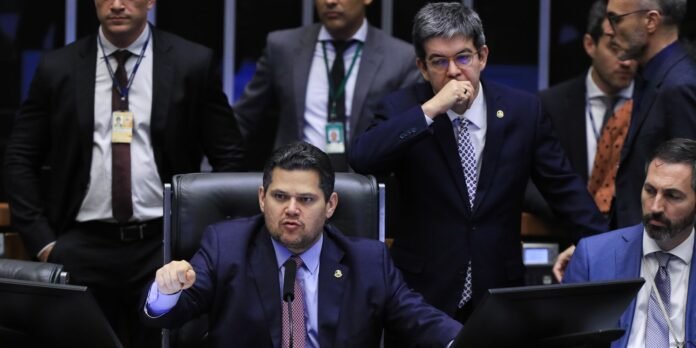 camara-tenta-votar-lei-do-mar-e-senado-recebe-galipolo-e-lewandowski camara-tenta-votar-lei-do-mar-e-senado-recebe-galipolo-e-lewandowski