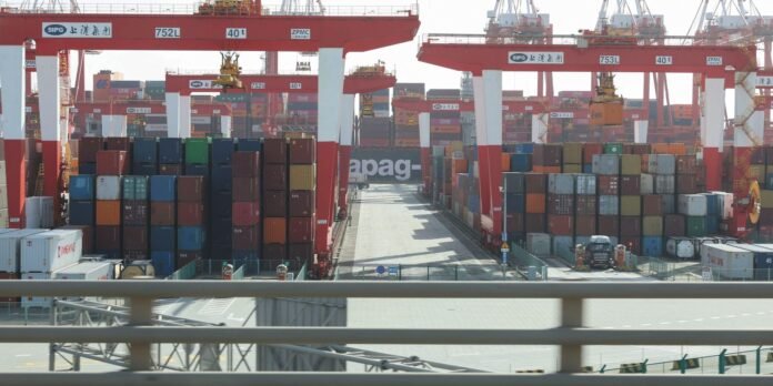 eua-vao-taxar-produtos-da-china-em-104%-a-partir-desta-quarta