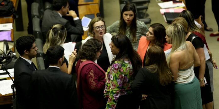 mudanca-no-codigo-eleitoral-reduz-participacao-feminina,-diz-oxfam mudanca-no-codigo-eleitoral-reduz-participacao-feminina,-diz-oxfam