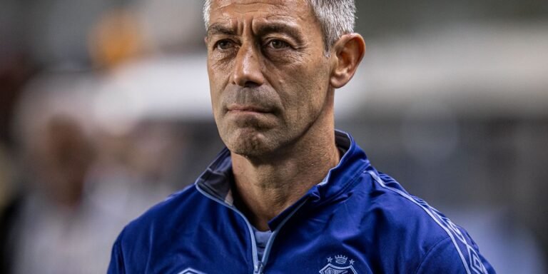 santos-demite-tecnico-pedro-caixinha-apos-inicio-dificil-no-brasileiro