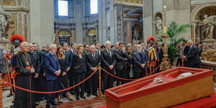 lula-presta-homenagem-ao-papa-francisco-em-velorio-no-vaticano lula-presta-homenagem-ao-papa-francisco-em-velorio-no-vaticano
