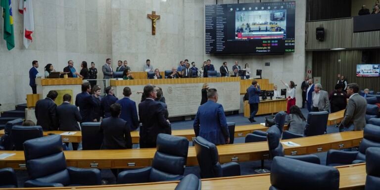 camara-de-sao-paulo-aprova-reajuste-escalonado-de-5,2%-a-servidores