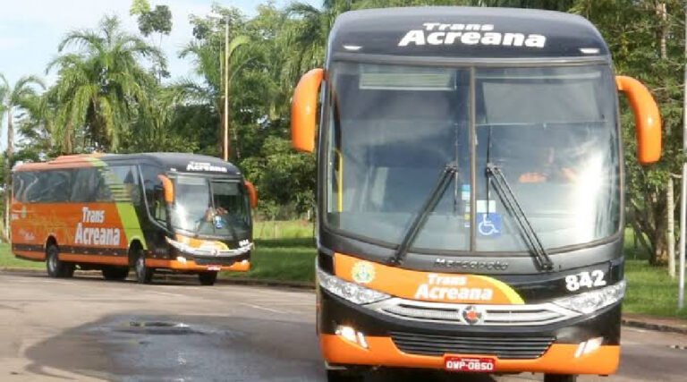 Feriado prolongado aumenta fluxo de passageiros e causa transtornos em linha de ônibus no Acre