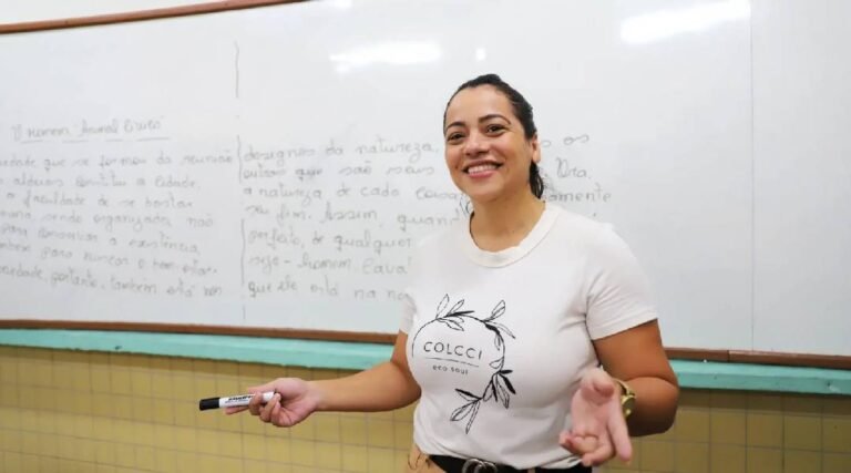 Governo do Acre paga 3º lote do Prêmio VDP a professores inativos