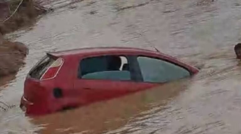 Mais um carro cai na água ao tentar embarcar na balsa de Rodrigues Alves