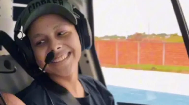 Adolescente com câncer que realizou sonho de voar de helicóptero morre no Acre