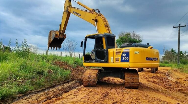 Prefeitura de Guajará realiza melhorias no Ramal do Gama para facilitar o escoamento da produção