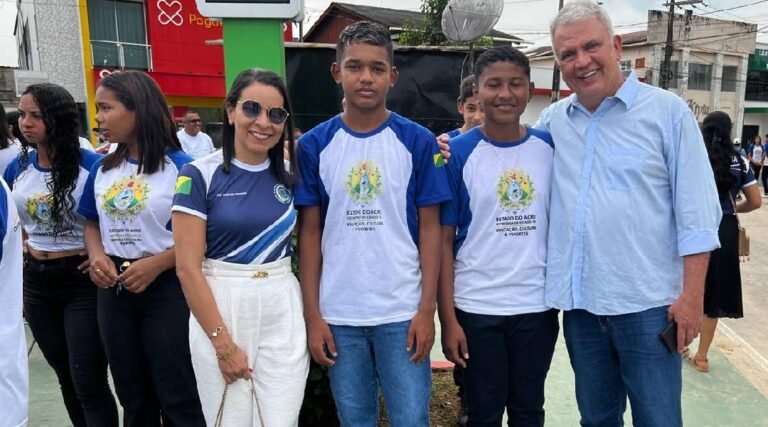 Petecão comemora os 112 anos de Tarauacá com a entrega de veículos e mais de R$ 11 milhões em investimentos