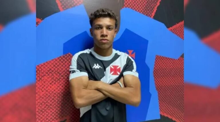 Atacante acreano de 17 anos assina contrato com Vasco até 2028