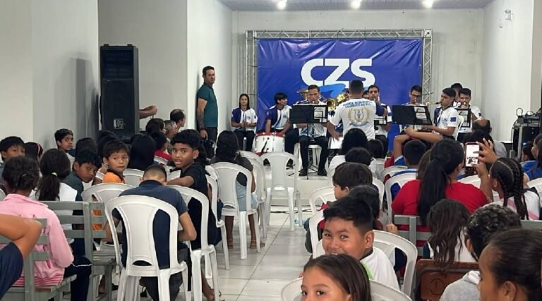 Cruzeiro do Sul lança banda municipal com aula inaugural para alunos da rede pública