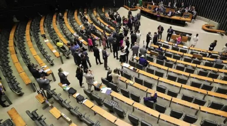 Pedido de urgência de anistia aos presos do 8 de janeiro tem assinatura de 5 deputados federais do Acre