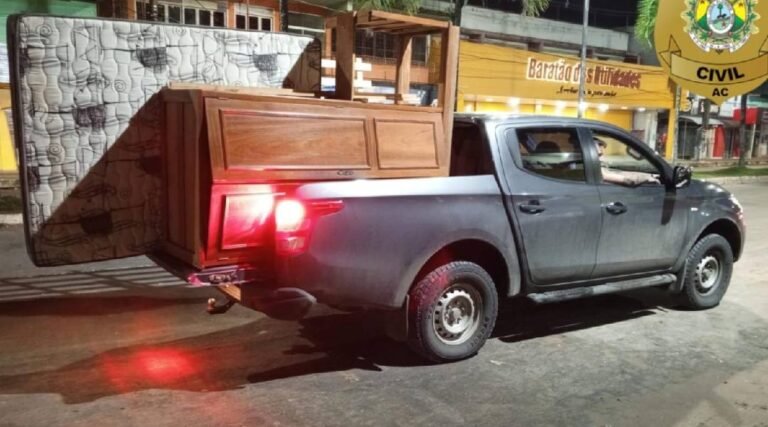 Casa é furtada e bandidos contratam frete para levar móveis em Cruzeiro do Sul