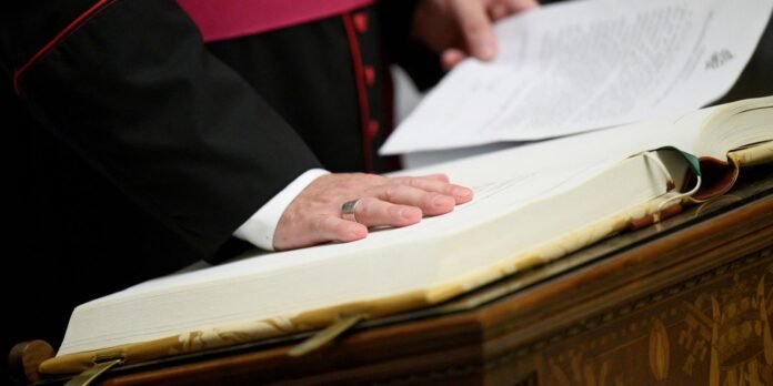 cardeais-entram-em-reclusao-antes-do-conclave-para-eleger-novo-papa