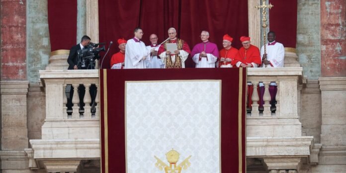 papa-leao-xiv-pede-paz-e-lembra-francisco:-“ajudem-a-construir-pontes”