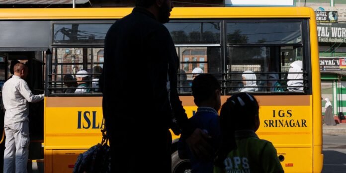 ataque-suicida-contra-onibus-escolar-deixa-cinco-mortos-no-paquistao