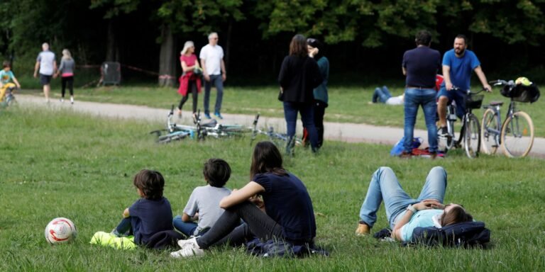 franca-proibira-fumar-em-praias,-parques-e-perto-de-escolas
