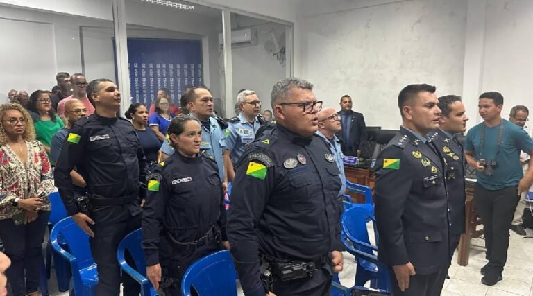 Câmara Municipal de Cruzeiro do Sul homenageia os 109 anos da Polícia Militar do Acre
