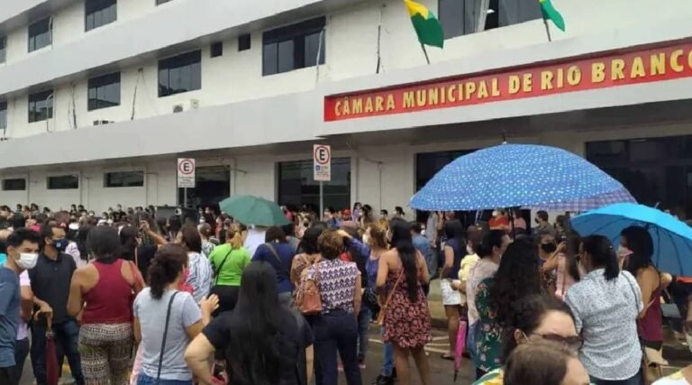 Greve da Educação em Rio Branco completa 14 dias com cerca de 80 escolas paralisadas