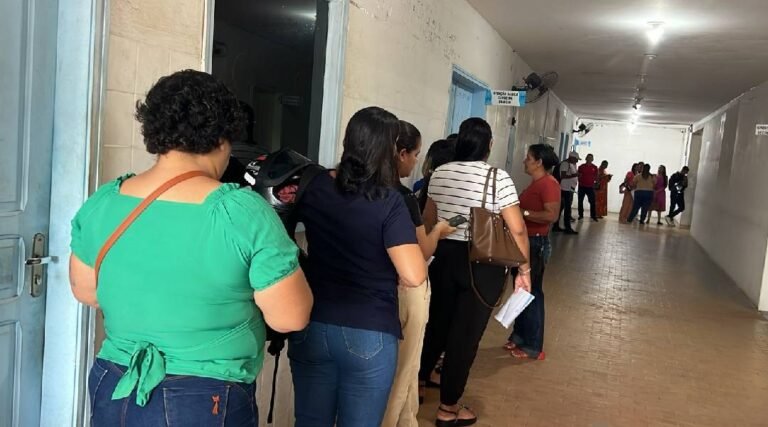 Prefeitura de Cruzeiro do Sul inicia assinatura de contratos de profissionais de saúde aprovados em seletivo