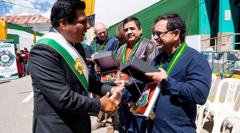Gonzaga é homenageado em cidade peruana por apoiar intercâmbio comercial entre Acre e Peru