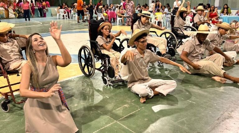 APAE de Cruzeiro do Sul realiza evento em comemoração ao Dia das Mães e encerra projeto “Dança Sobre Rodas”