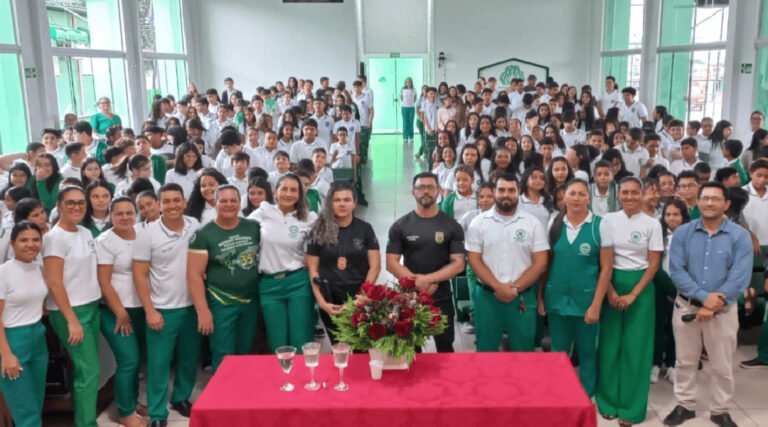 Polícia Civil do Acre realiza palestra educativa sobre direitos de crianças e combate à violência na Escola Presbiteriana de Cruzeiro do Sul