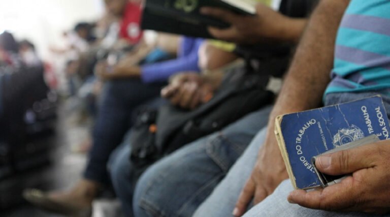 Com 366 mil acreanos na força de trabalho, 336 mil estão empregados e 30 mil desempregados; taxa de desemprego é de 8,2%