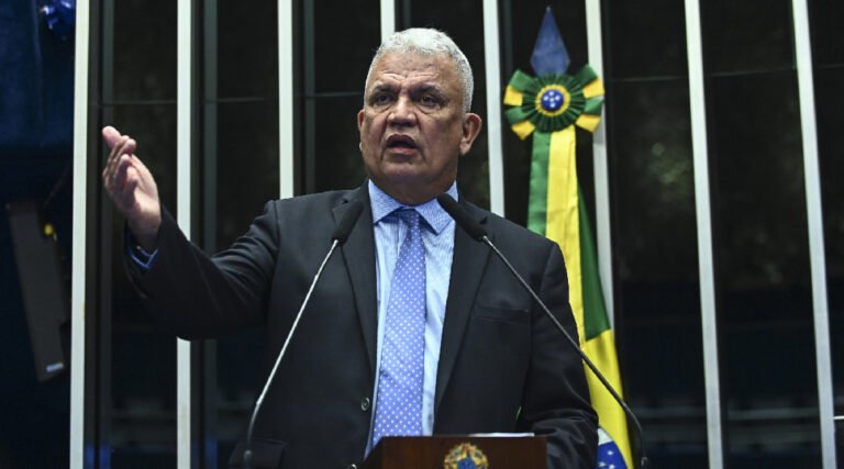 Petecão quer mudar lei para reforçar o papel dos pais na proteção digital dos filhos