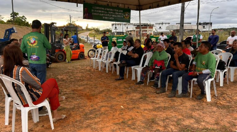 Cruzeiro do Sul fortalece coleta seletiva com entrega de equipamentos à cooperativa de catadores