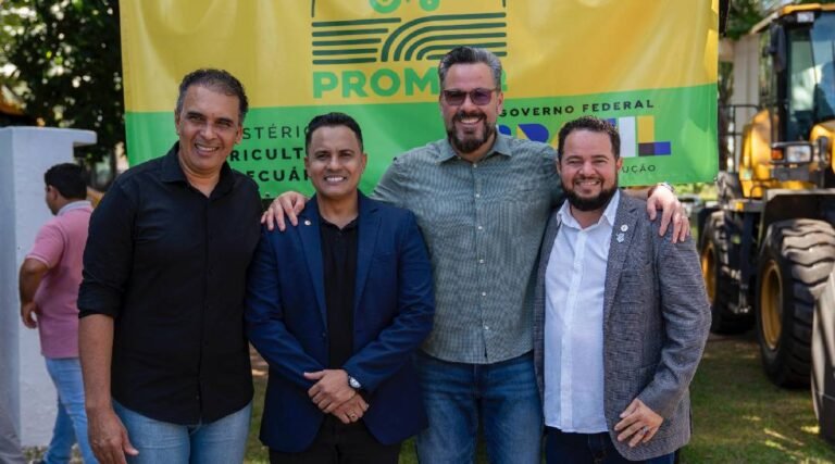 Senador Alan Rick contribui com a maior entrega de máquinas agrícolas já realizada no Acre