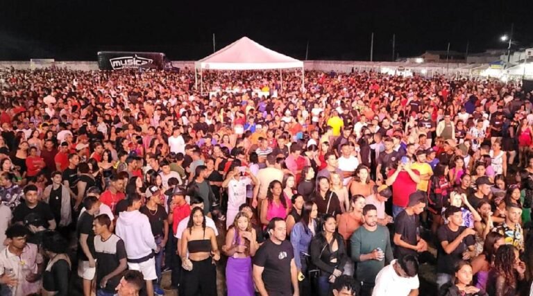 Show da Banda Lambasaia encerra com grande público as comemorações dos 48 anos de Mâncio Lima