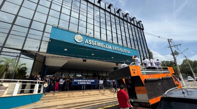Em meio a protestos da Saúde e Segurança, TJAC e TCE enviam projetos à Aleac pedindo aumento salarial