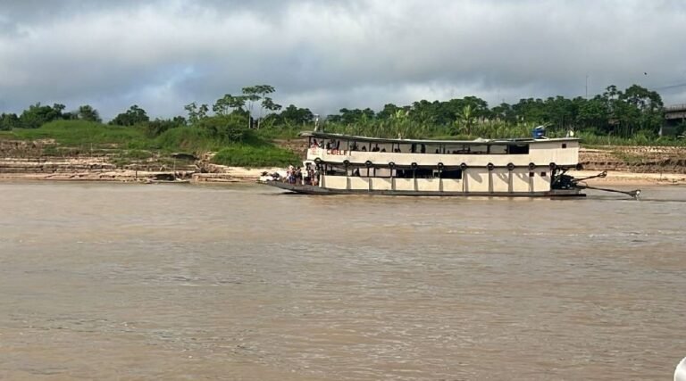 Nível do Rio Juruá se mantém estável, mas Defesa Civil alerta para riscos na navegação durante seca no verão amazônico