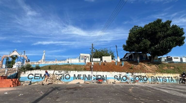 Obras de reconstrução do muro do Cemitério de Cruzeiro do Sul não alteram horário de visitação