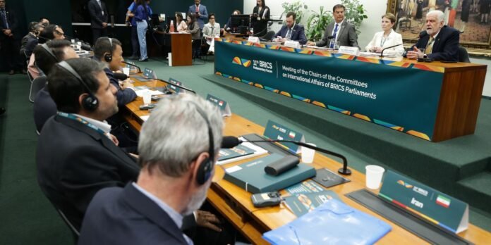 parlamentares-do-brics-criticam-guerra-tarifaria-promovida-pelos-eua