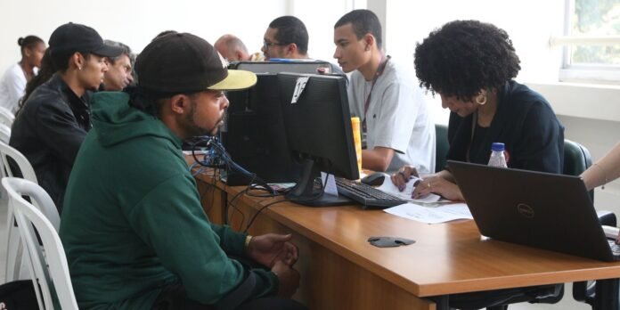 lula-sanciona-lei-que-estrutura-carreira-e-reajusta-salarios