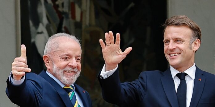 ucrania-e-russia-nao-podem-ser-tratados-em-pe-de-igualdade,-diz-macron